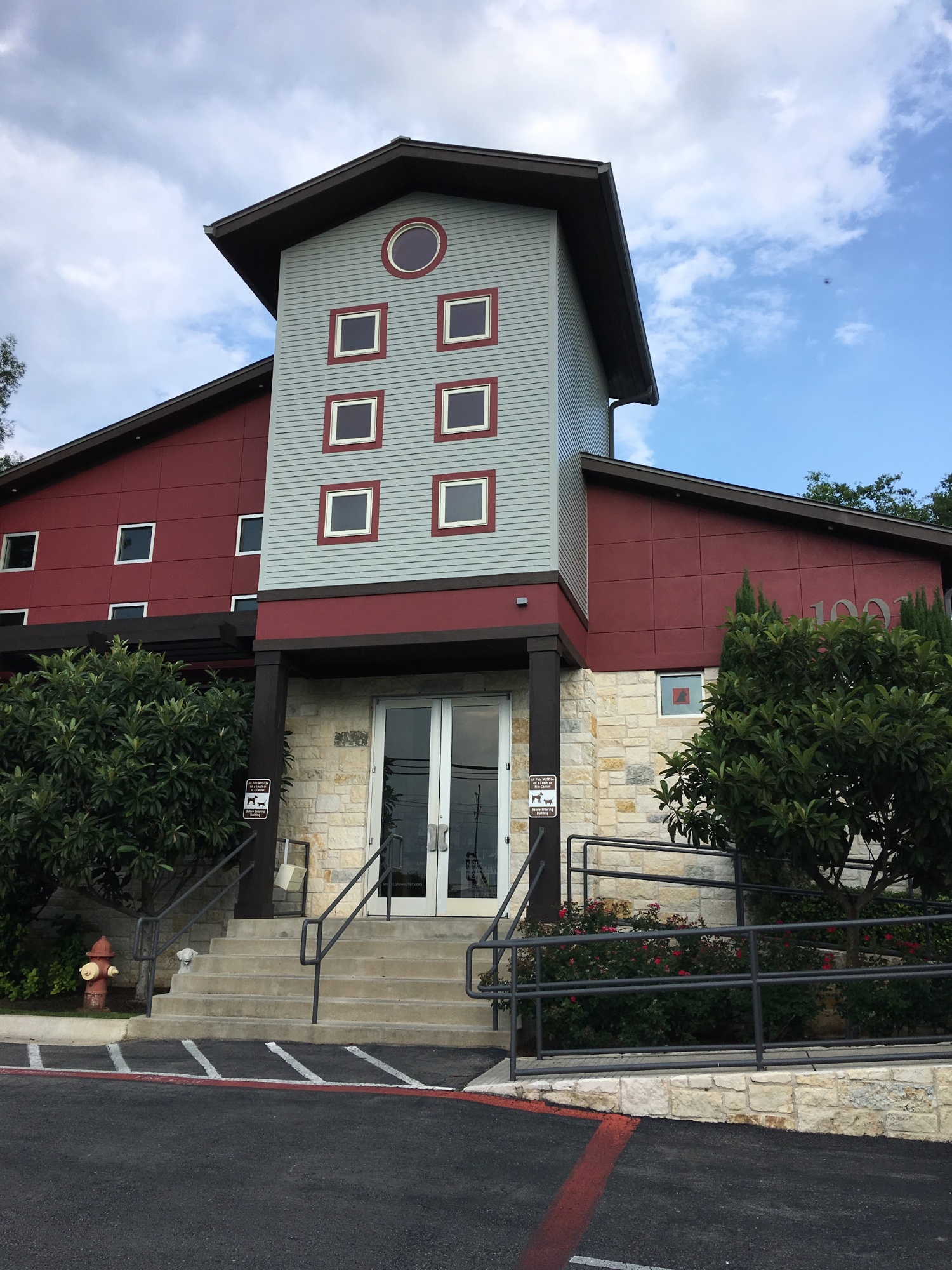 Lakeway Veterinary Clinic photo
