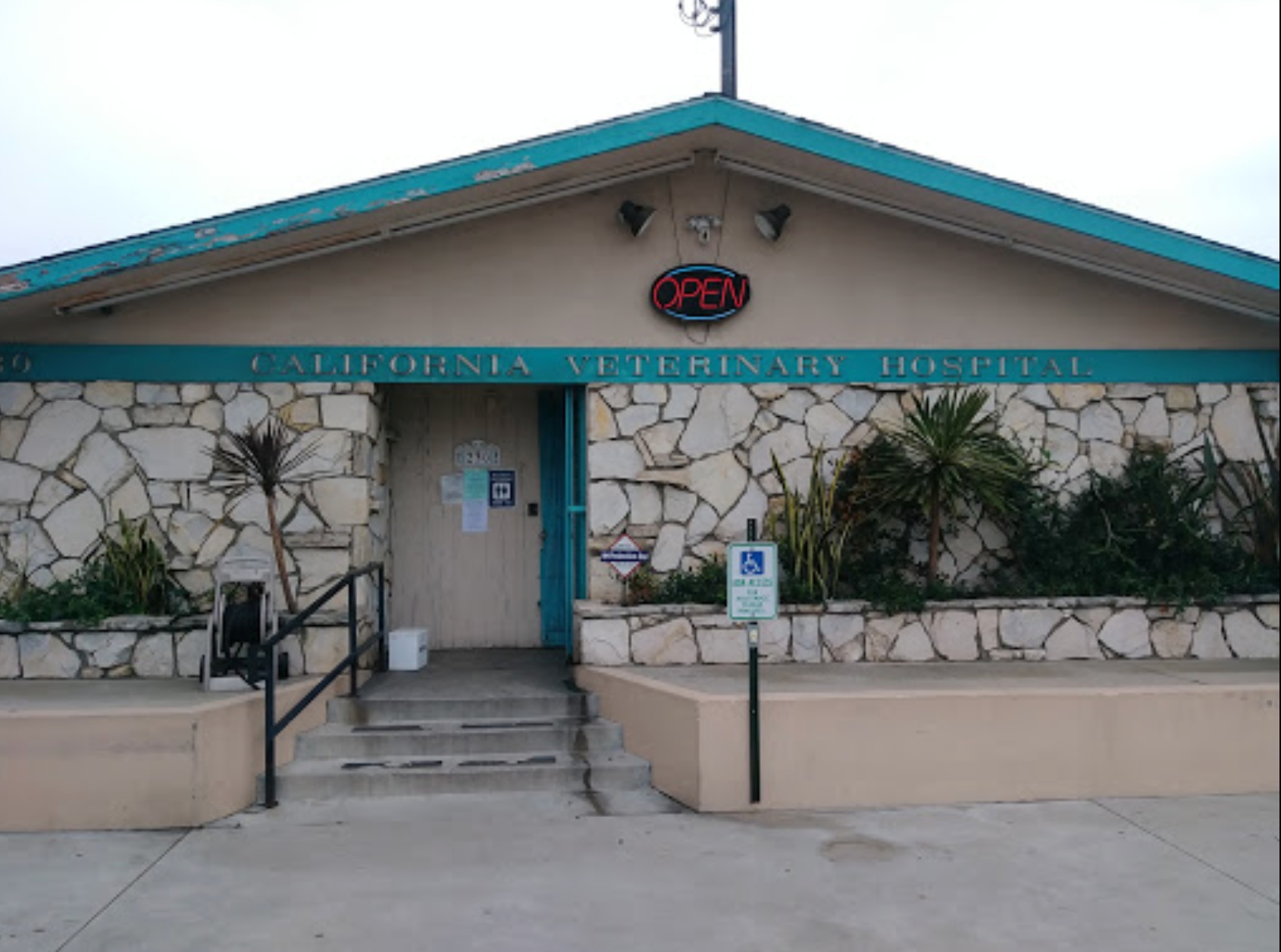 California Veterinary Hospital photo